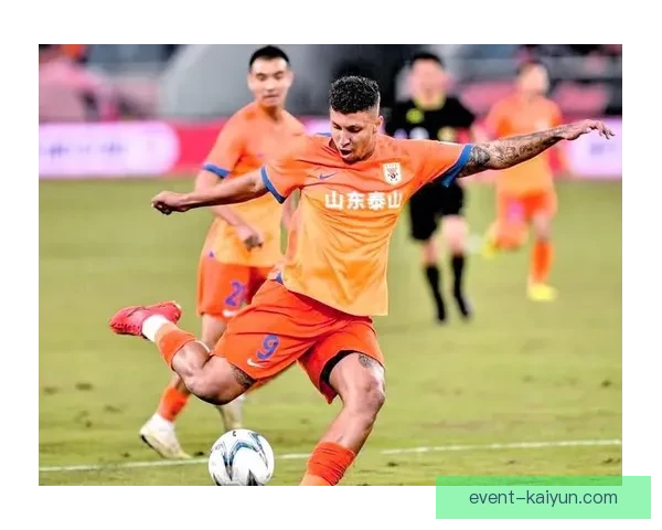 中超进球瞬间：球员破门时刻展现进攻效率与战术执行力